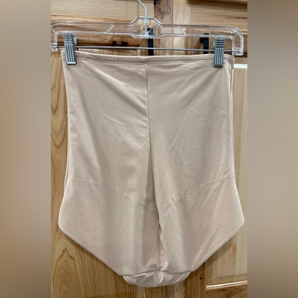 Miraclesuit 2X Beige Shapewear Smooth Sliming Versatile Layering - Picture 2 of 4